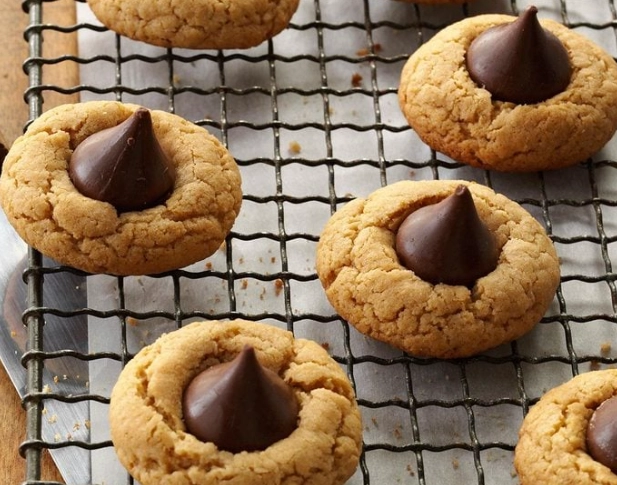 peanut butter kisses cookies