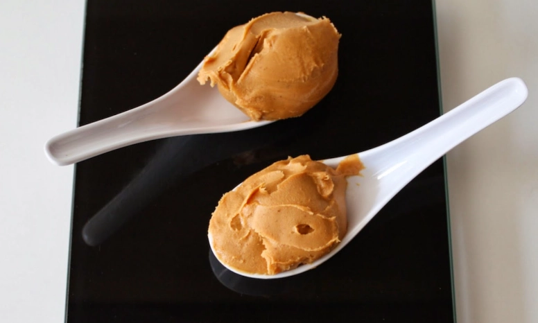 peanut butter calories per scoop
