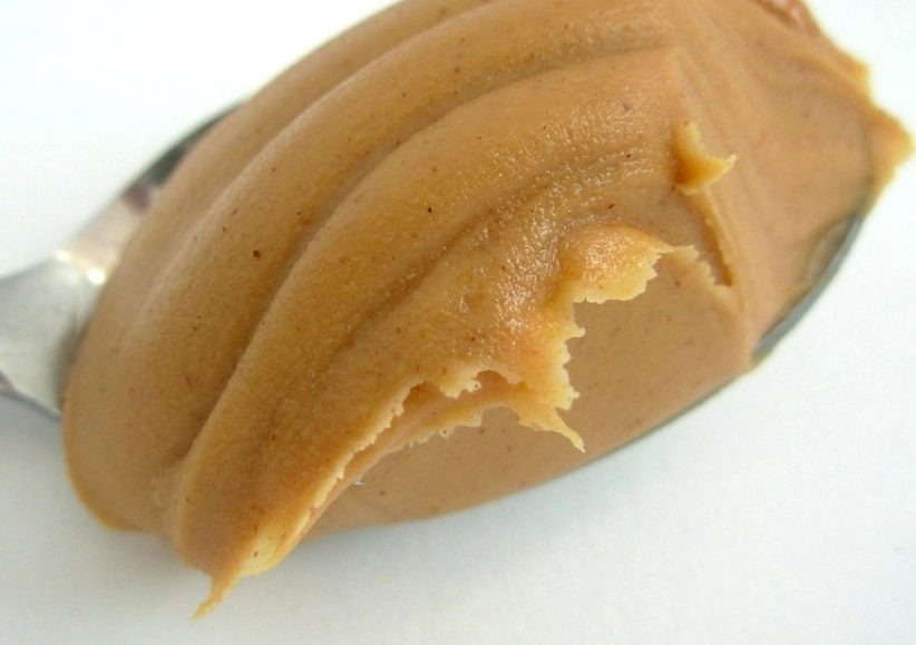 how many calories in a tablespoon of peanut butter