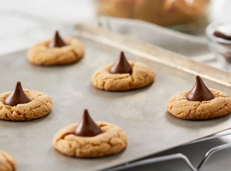 peanut butter blossoms cookies