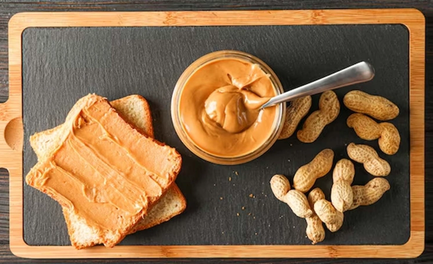 how many grams of protein is in peanut butter