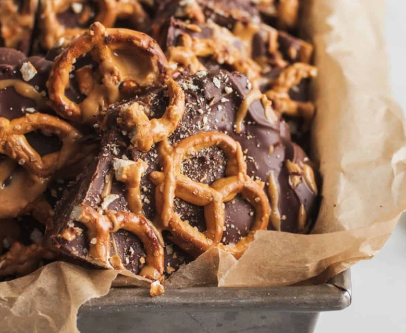 peanut butter pretzel cookies
