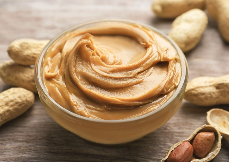how many calories in a serving of peanut butter